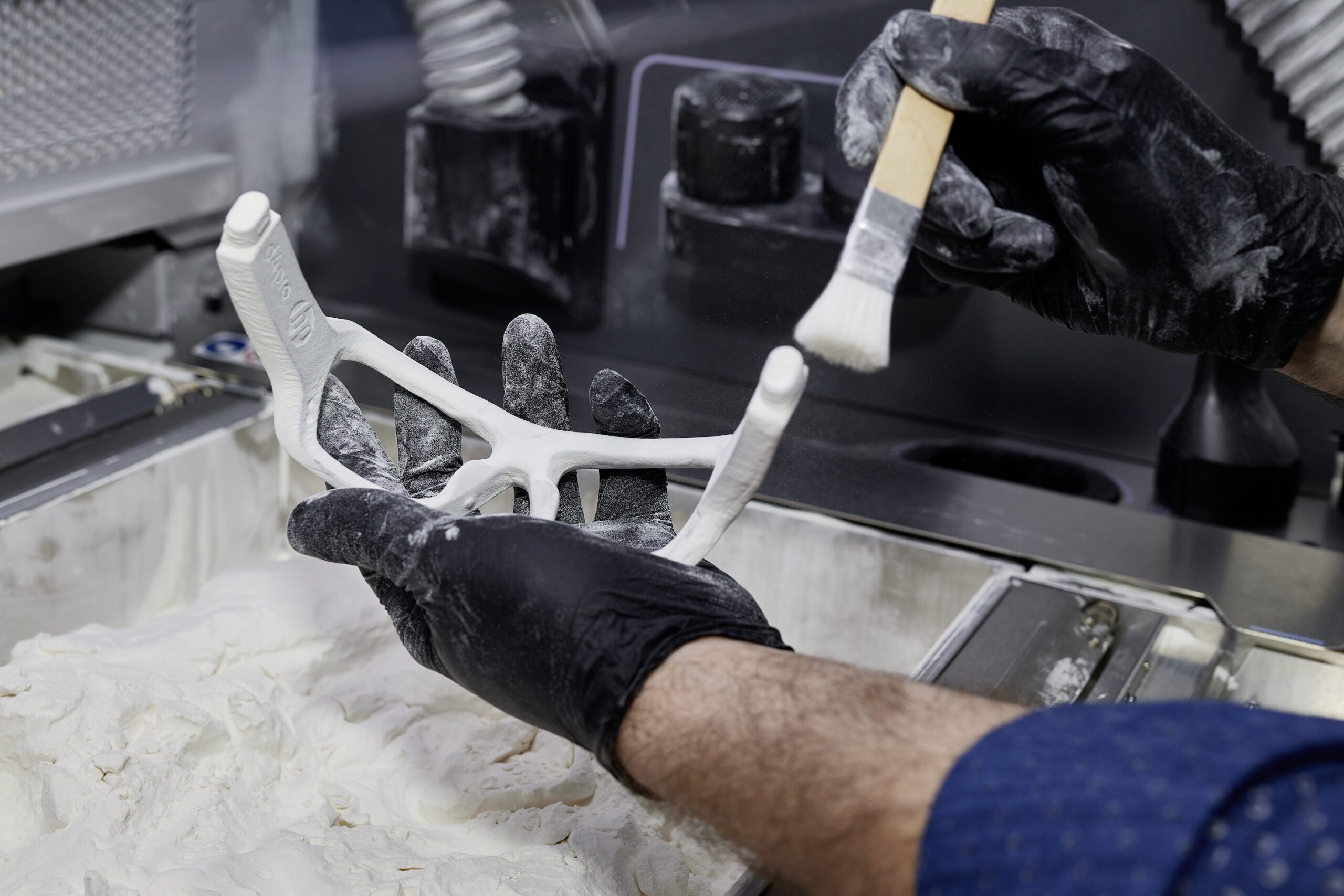 Cleaning the eyeglass frame 