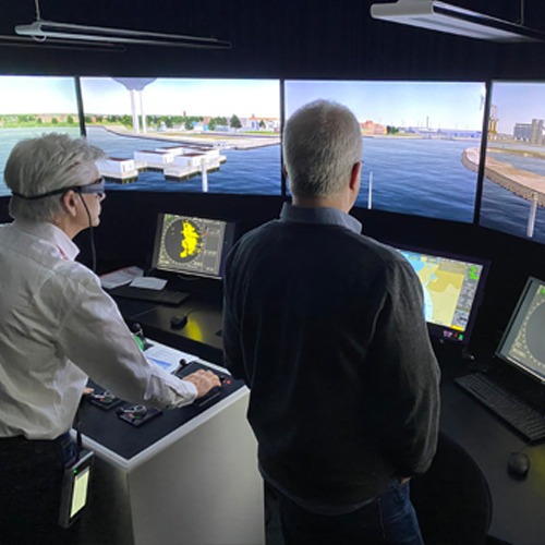 VPS 19 IM EINSATZ BEI DER AUSBILDUNG AM BRÜCKENSIMULATOR